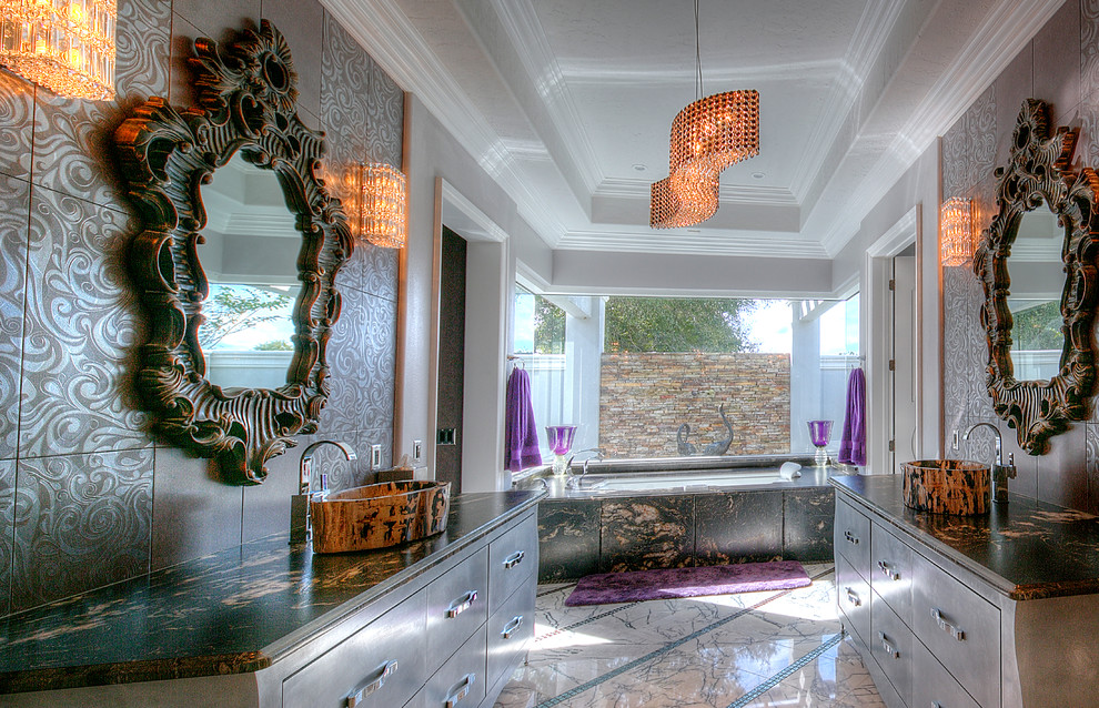 Idee per una stanza da bagno padronale bohémian di medie dimensioni con ante lisce, ante beige, pareti beige, lavabo a bacinella, top in granito e pavimento in marmo
