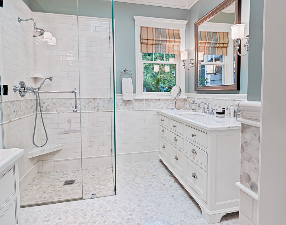 Classic bathroom in San Francisco with a built-in shower.