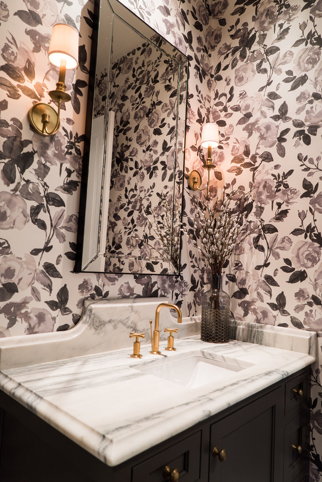 ルイビルにあるトランジショナルスタイルのおしゃれな浴室の写真