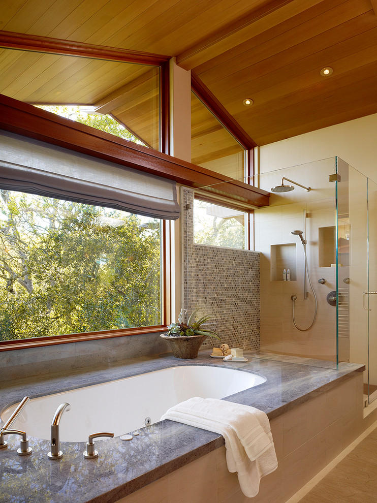 Imagen de cuarto de baño principal contemporáneo extra grande con bañera encastrada, ducha esquinera y baldosas y/o azulejos azules