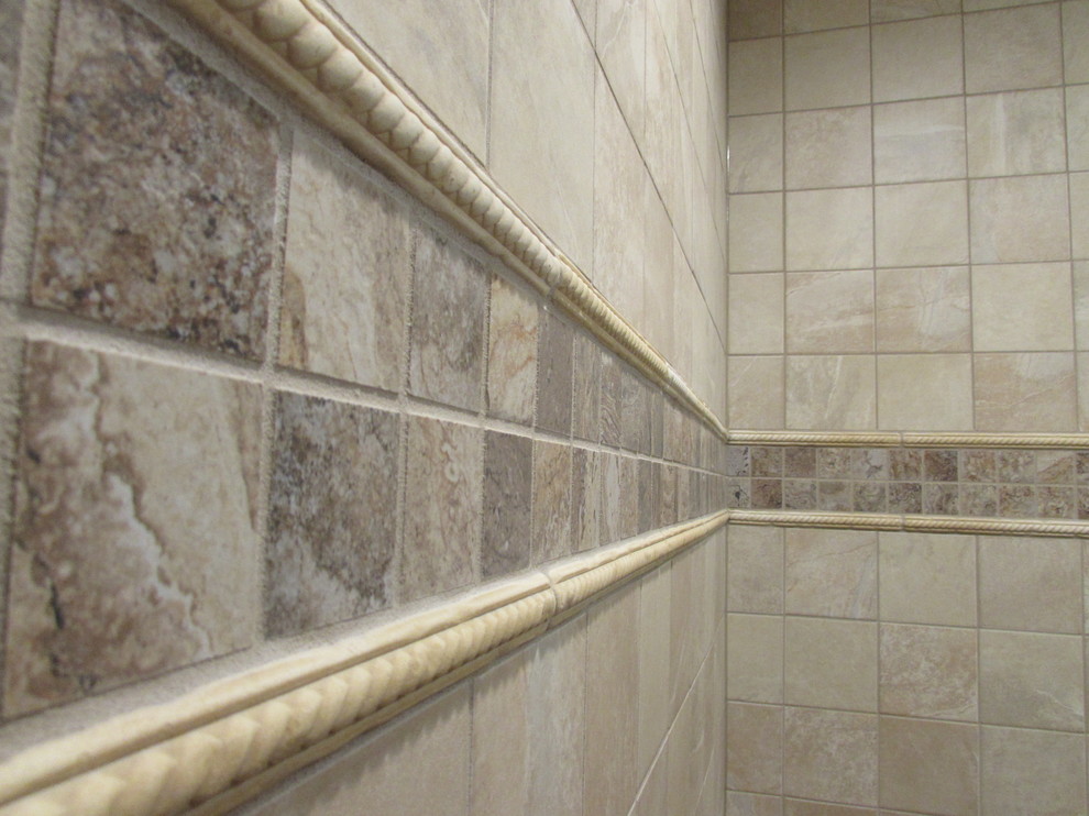 Imagen de cuarto de baño principal clásico renovado grande con encimera de granito, baldosas y/o azulejos beige, baldosas y/o azulejos de cerámica y suelo de baldosas de cerámica