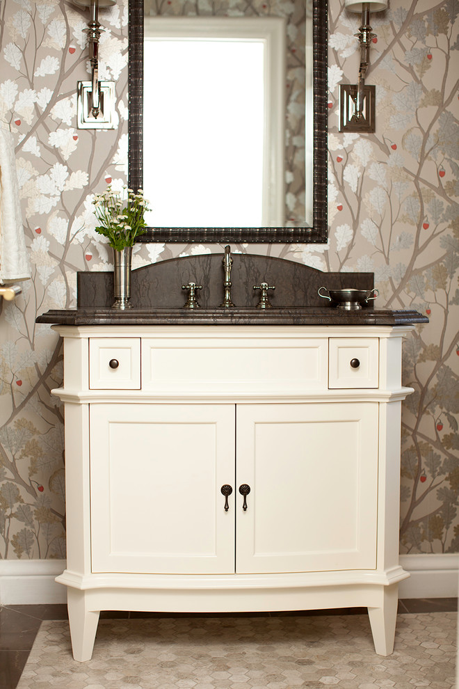 Cette photo montre une petite salle de bain chic avec un lavabo encastré, un placard avec porte à panneau encastré, des portes de placard blanches, un plan de toilette en marbre, un carrelage gris, un carrelage de pierre, un mur gris, un sol en marbre et un sol gris.