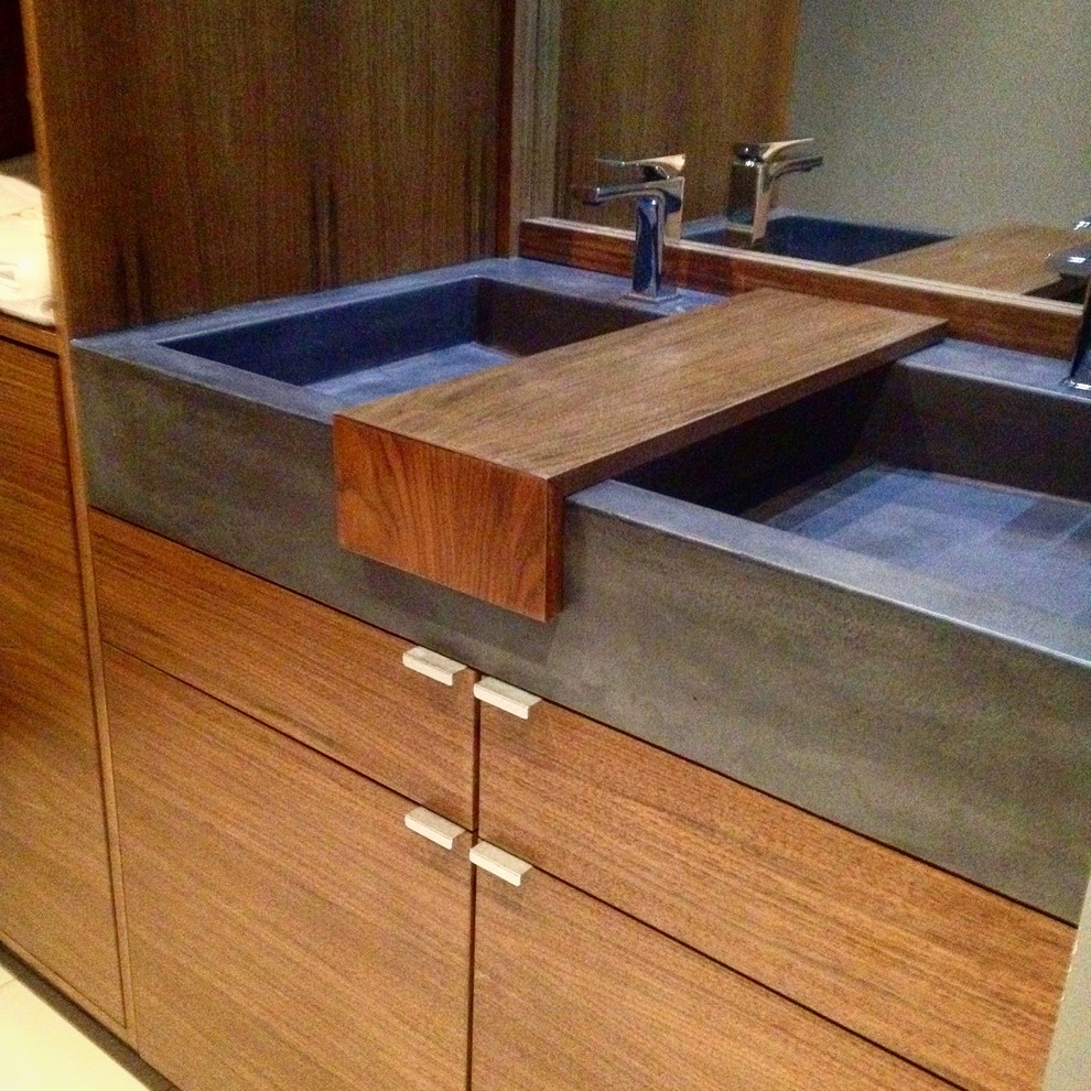 Modernes Badezimmer mit Beton-Waschbecken/Waschtisch und schwarzer Waschtischplatte in Toronto