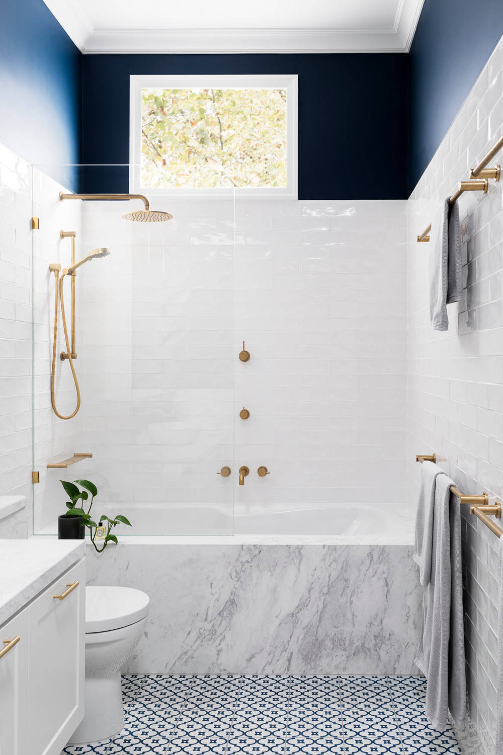 How To Choose Tiles For A Small, What Size Tiles Are Best For Small Bathrooms