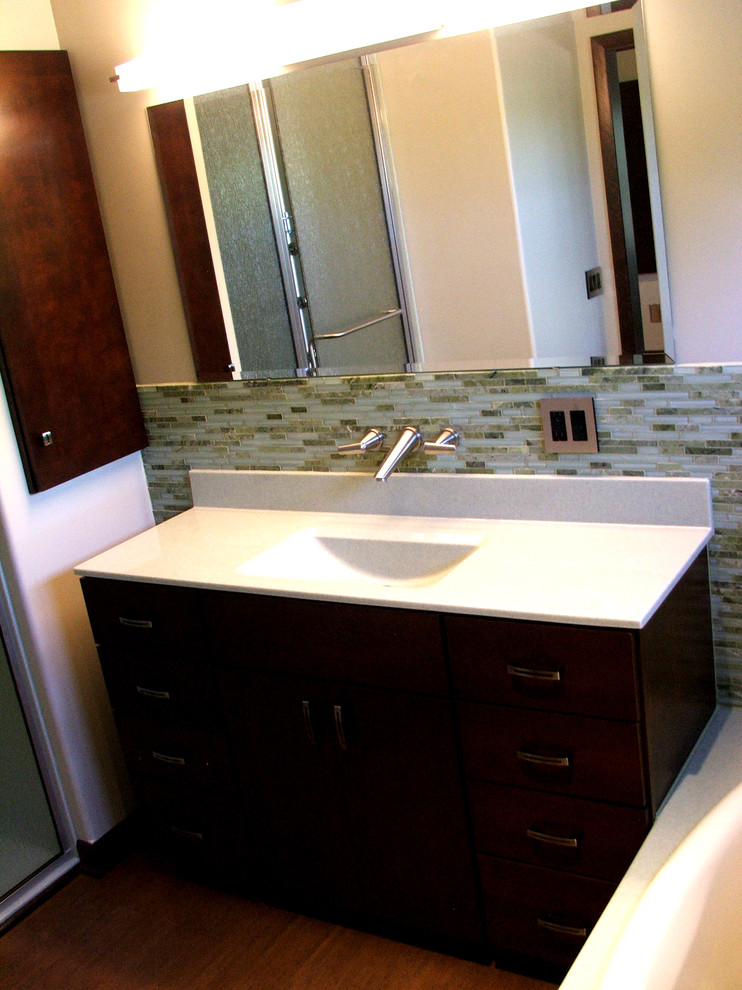 This is an example of a contemporary bathroom in Wichita.