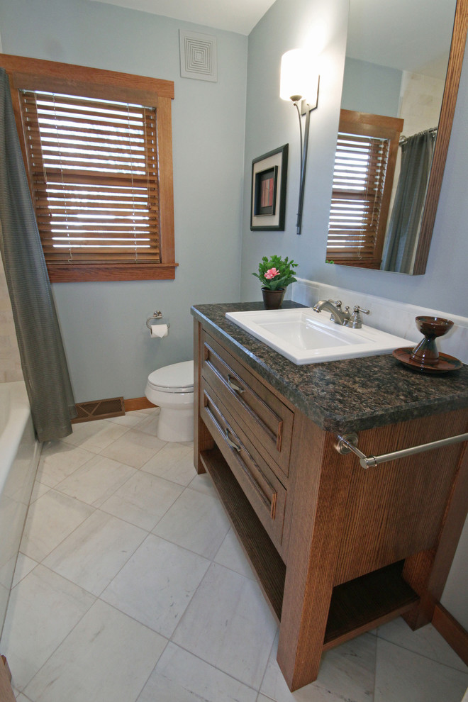 Design ideas for a traditional bathroom in Milwaukee.