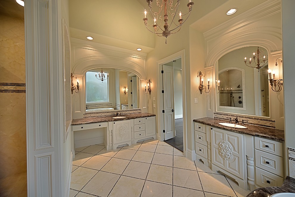 Exempel på ett klassiskt en-suite badrum