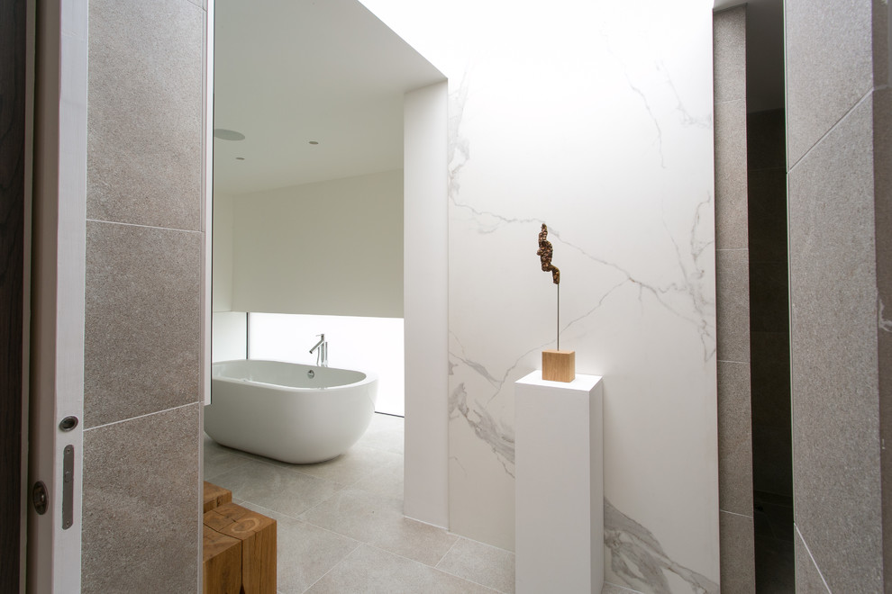 マンチェスターにあるコンテンポラリースタイルのおしゃれな浴室の写真