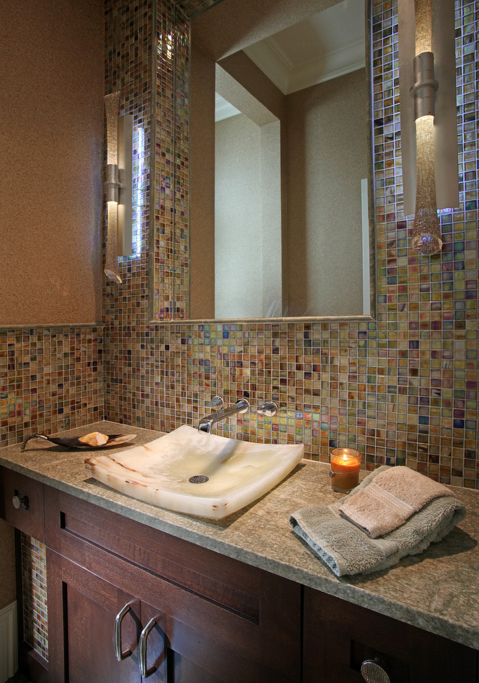 マイアミにあるトランジショナルスタイルのおしゃれな浴室 (ベッセル式洗面器、シェーカースタイル扉のキャビネット、濃色木目調キャビネット、マルチカラーのタイル、ガラスタイル、グレーの洗面カウンター) の写真