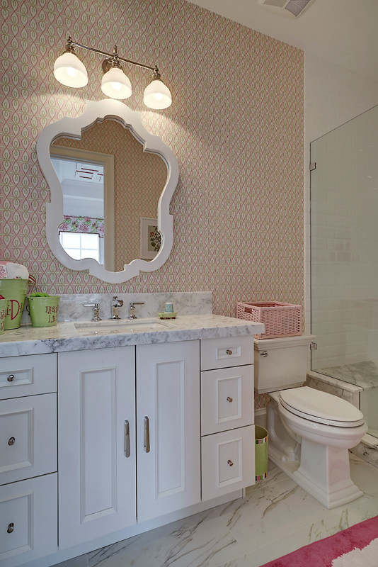 Large traditional family bathroom in Miami with beaded cabinets, white cabinets, a two-piece toilet, multi-coloured walls, marble flooring, a submerged sink, marble worktops and white floors.