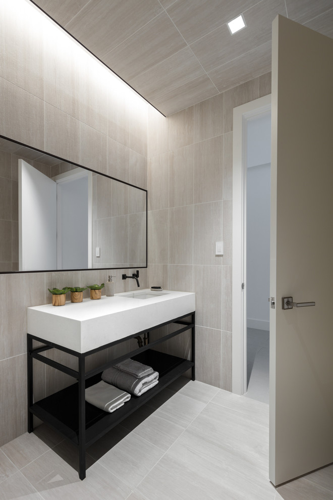 Idée de décoration pour une salle d'eau design de taille moyenne avec un espace douche bain, un carrelage beige, un sol en carrelage de céramique, un lavabo intégré, un sol beige et une cabine de douche à porte battante.