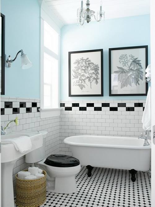 Свежая идея для дизайна: ванная комната среднего размера в стиле кантри с ванной на ножках, раздельным унитазом, черно-белой плиткой, плиткой кабанчик, синими стенами, полом из керамической плитки, душевой кабиной, раковиной с пьедесталом и разноцветным полом - отличное фото интерьера