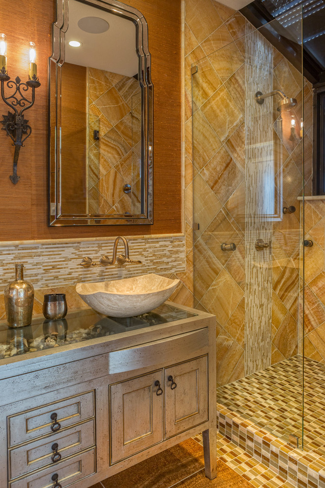 На фото: ванная комната в стиле неоклассика (современная классика) с настольной раковиной, фасадами с утопленной филенкой, душем в нише, бежевой плиткой, удлиненной плиткой, коричневыми стенами и стеклянной столешницей