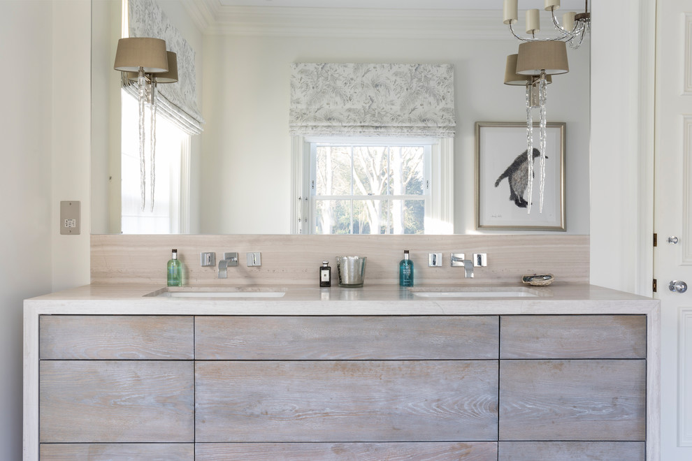Modernes Badezimmer mit beiger Wandfarbe in Wiltshire