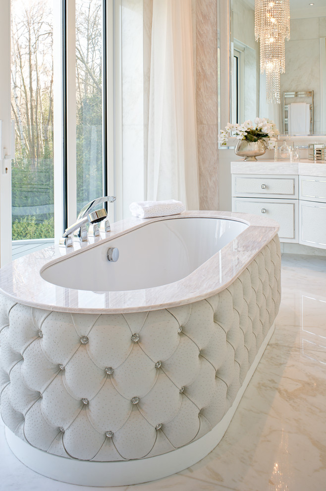 This is an example of a traditional bathroom in Surrey.