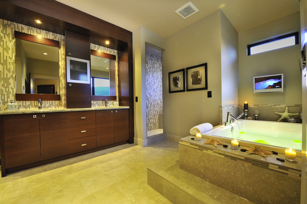 Ejemplo de cuarto de baño actual con armarios con paneles lisos, puertas de armario de madera en tonos medios, ducha empotrada, baldosas y/o azulejos multicolor, bañera encastrada y ventanas