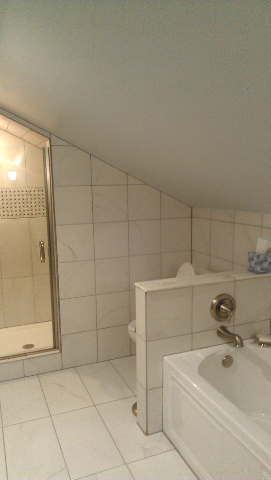 Project 1 Master bedroom/bath under the eaves Clásico Cuarto de