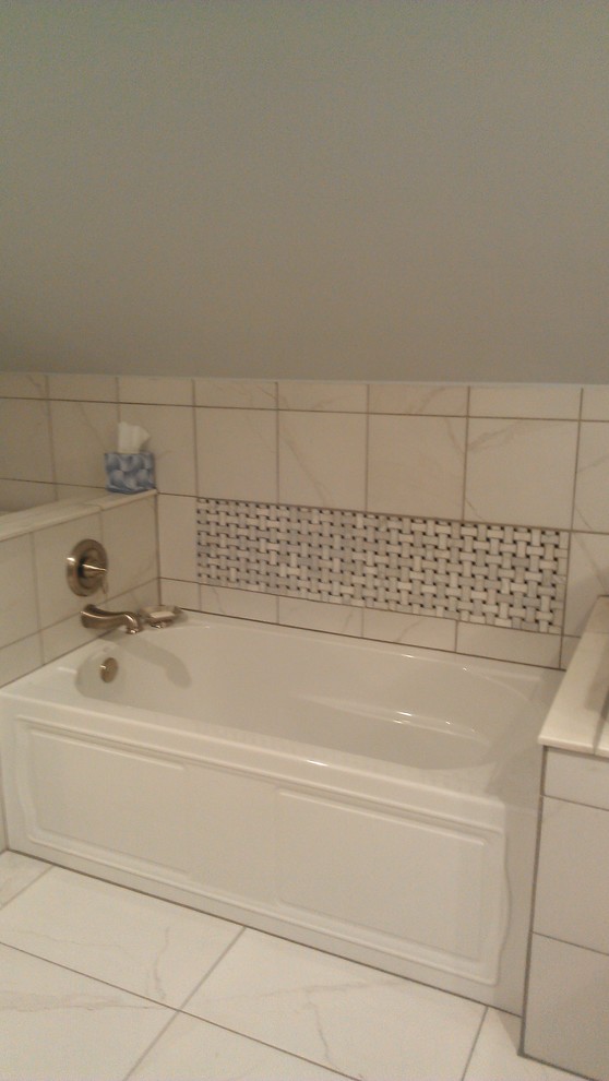 Project 1 Master bedroom/bath under the eaves Clásico Cuarto de