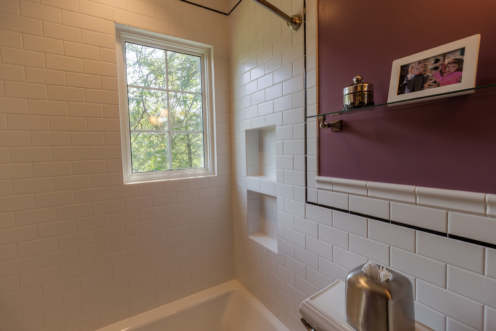 На фото: детская ванная комната в классическом стиле с бежевыми фасадами, ванной в нише, душем над ванной, черно-белой плиткой, плиткой кабанчик, полом из цементной плитки, врезной раковиной и шторкой для ванной с