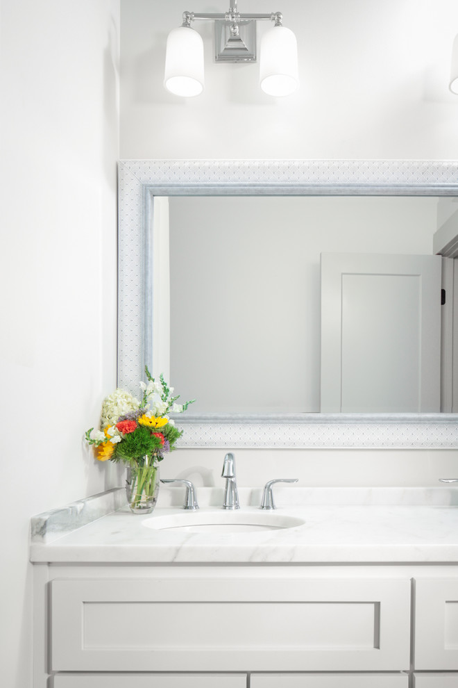 Свежая идея для дизайна: ванная комната в стиле кантри - отличное фото интерьера