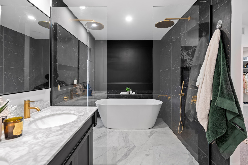 Inspiration for a transitional bathroom remodel in Gold Coast - Tweed