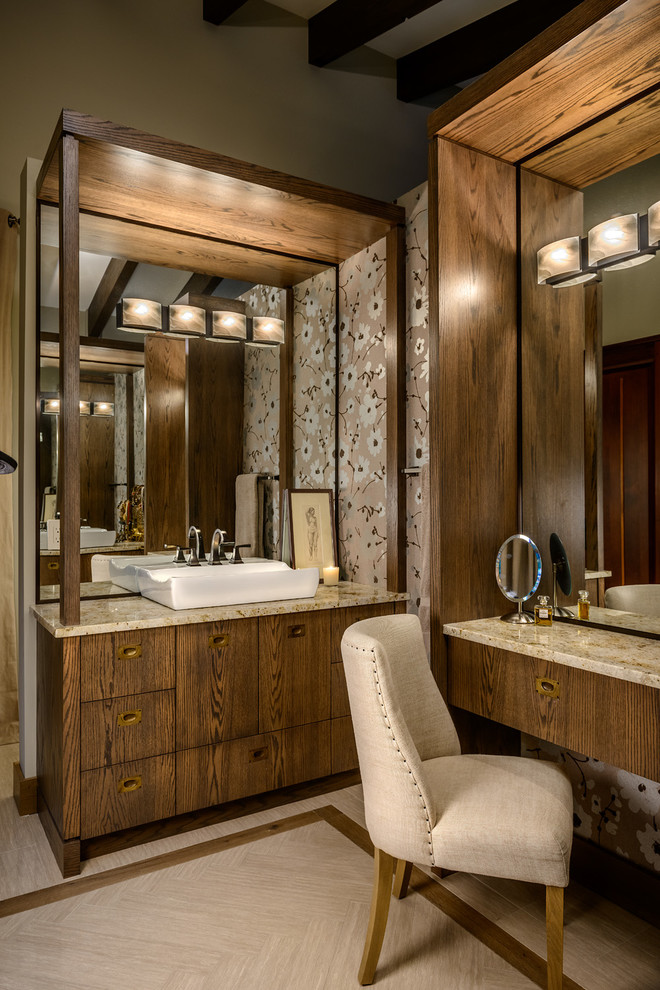 バンクーバーにあるコンテンポラリースタイルのおしゃれな浴室 (ベッセル式洗面器、照明) の写真