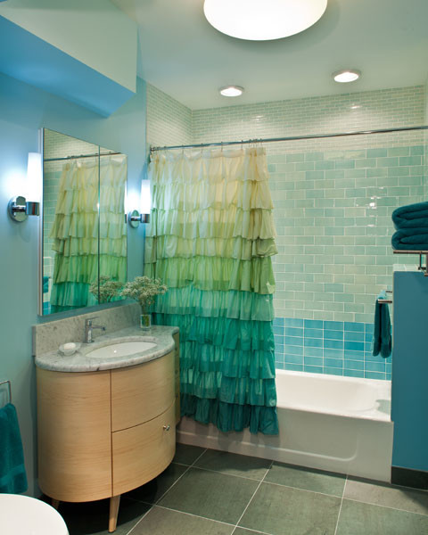 Photo of a medium sized contemporary ensuite bathroom in New York with a submerged sink, marble worktops, a built-in bath, a two-piece toilet, blue tiles, ceramic tiles, green walls and slate flooring.