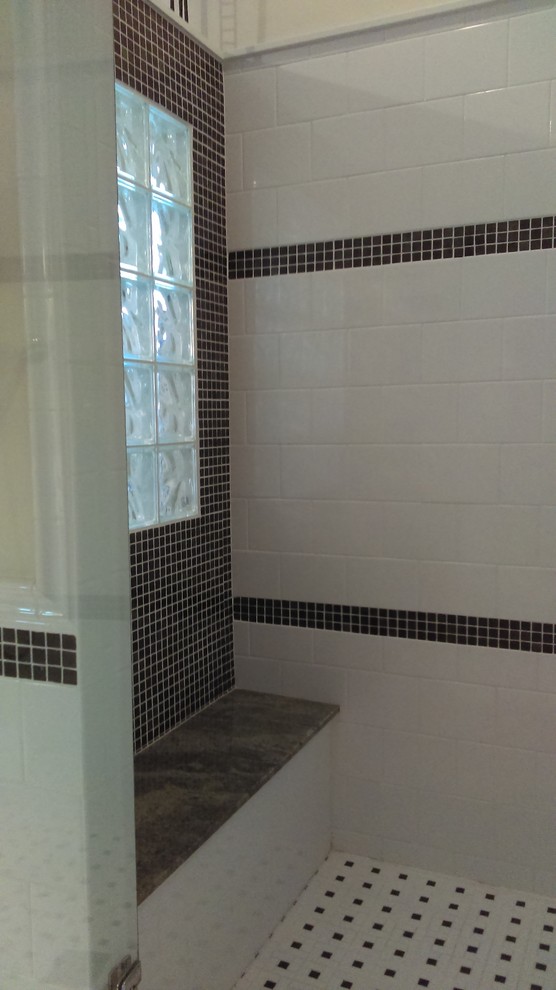 Foto di una stanza da bagno chic di medie dimensioni
