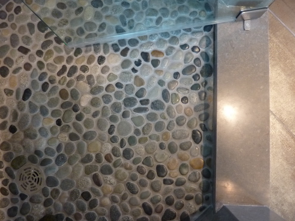 Design ideas for a contemporary bathroom in Seattle.