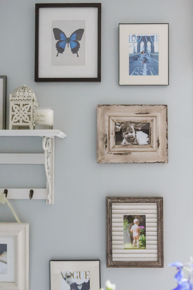 Inspiration for a shabby-chic style bathroom remodel in London