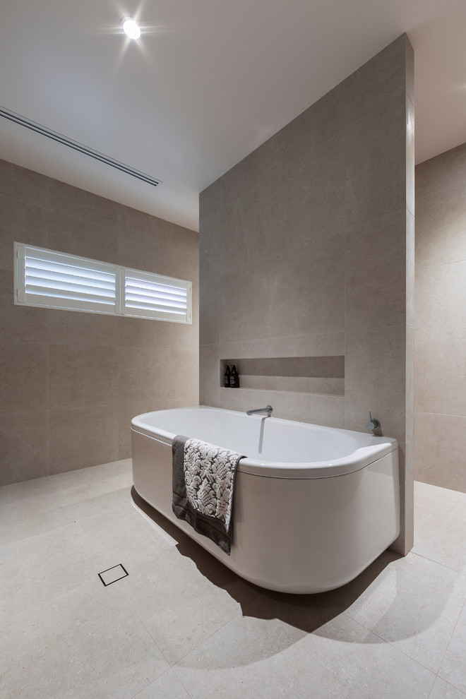 Example of a trendy bathroom design in Canberra - Queanbeyan