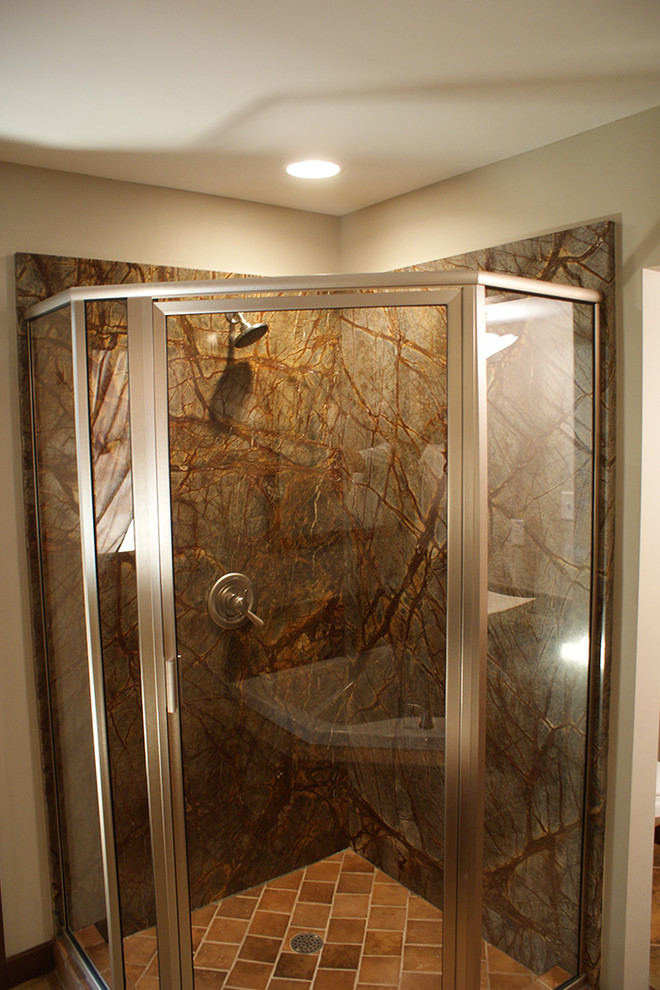 This is an example of a contemporary bathroom in Richmond.
