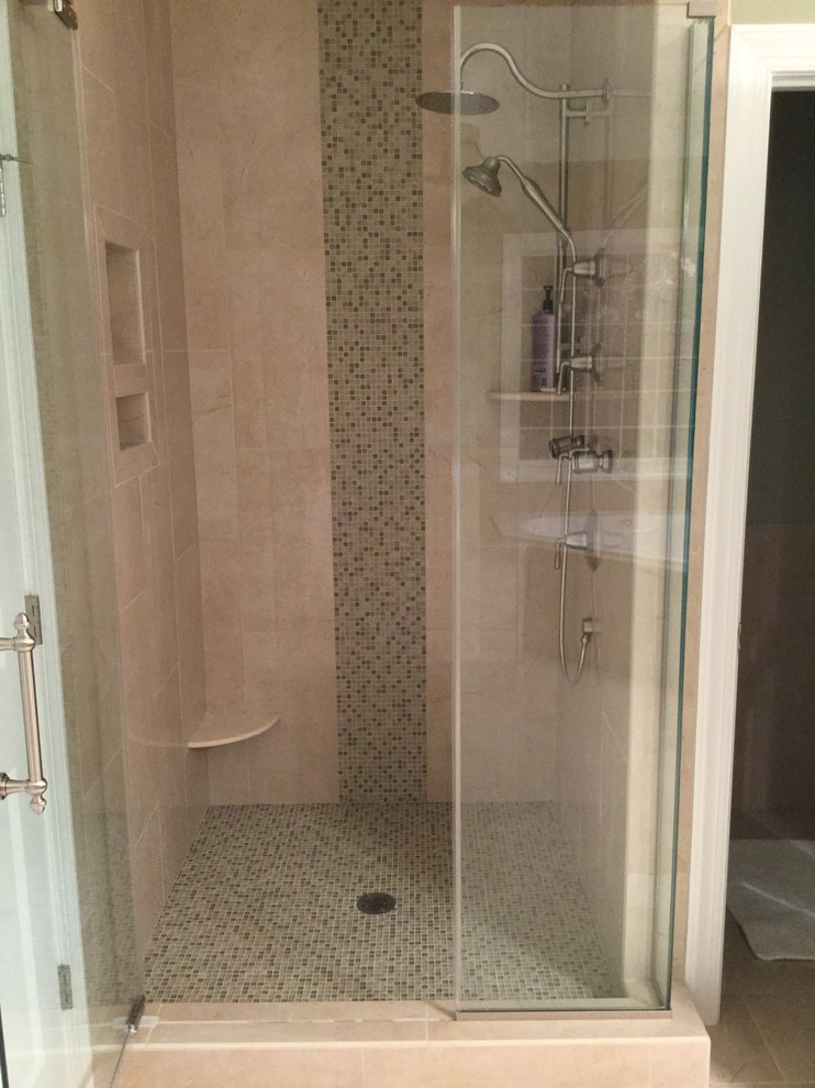 Raleigh Master Bath remodel with luxury upgrades. Moderne Salle de