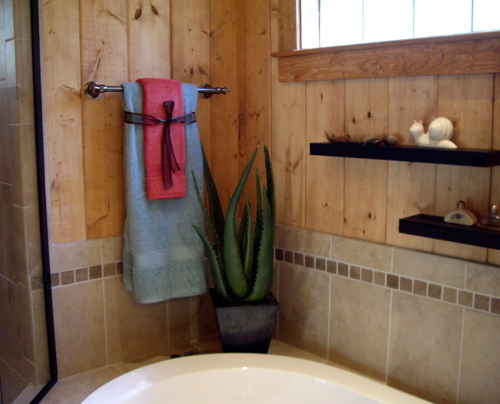 Ejemplo de cuarto de baño principal de estilo americano con baldosas y/o azulejos beige y baldosas y/o azulejos de porcelana