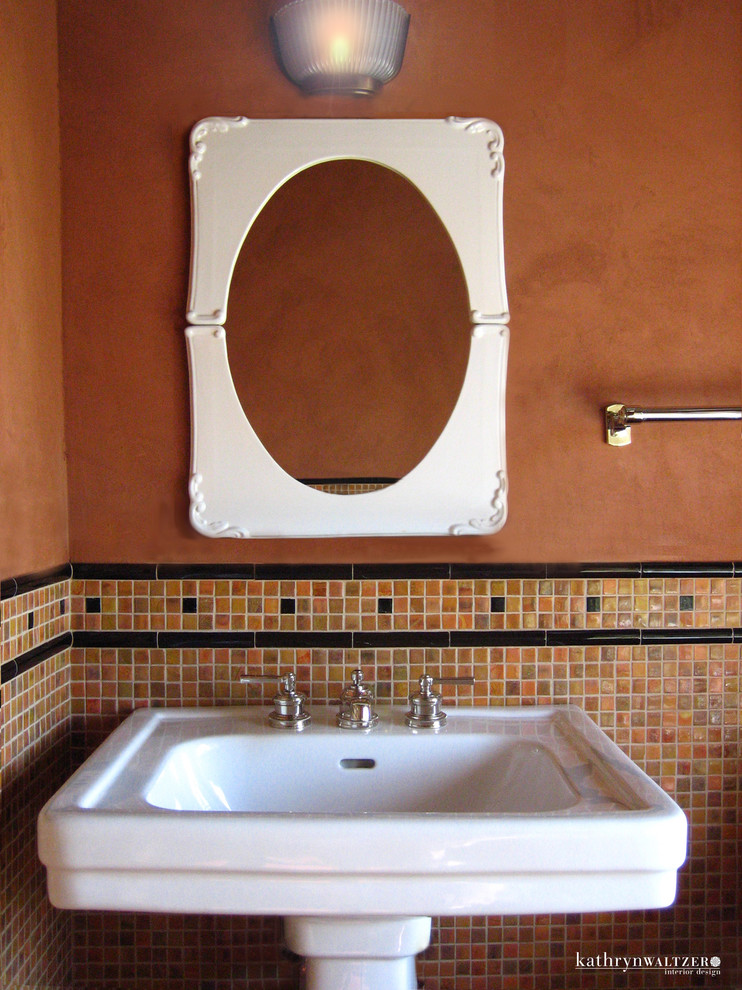 Klassisk inredning av ett badrum