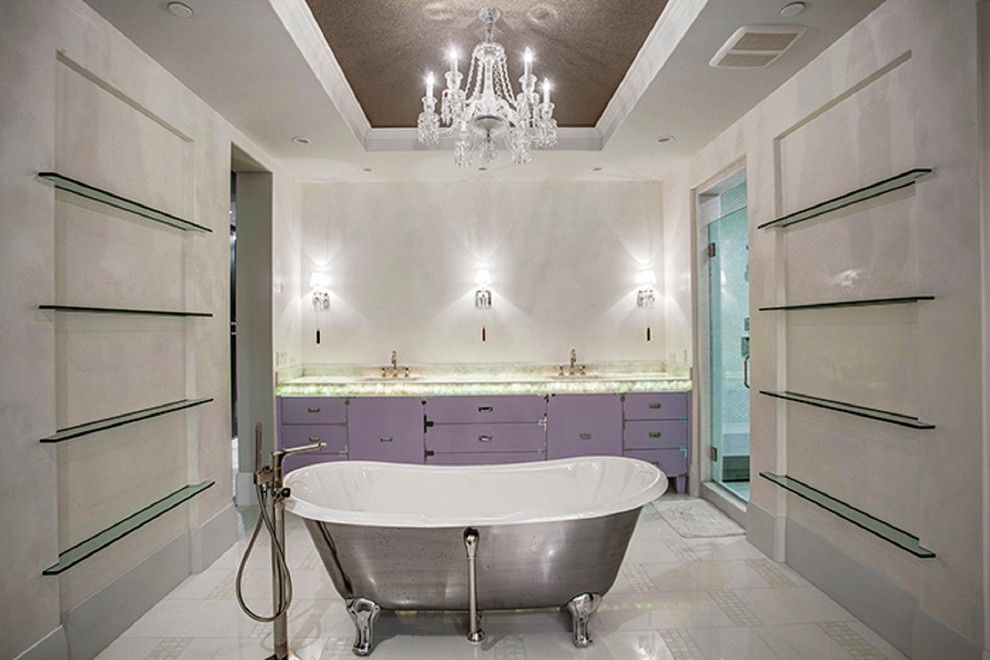 Idéer för att renovera ett vintage badrum, med ett väggmonterat handfat, möbel-liknande, bänkskiva i onyx, ett badkar med tassar, en dusch i en alkov och beige väggar