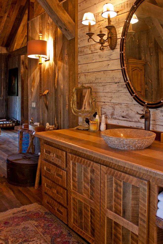Inspiration for a rustic bathroom in Other.