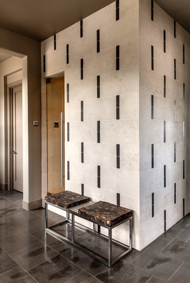 Пример оригинального дизайна: большая главная ванная комната в стиле модернизм с серыми стенами, полом из керамогранита, плоскими фасадами, темными деревянными фасадами, серой плиткой, белой плиткой, удлиненной плиткой, настольной раковиной и столешницей из гранита