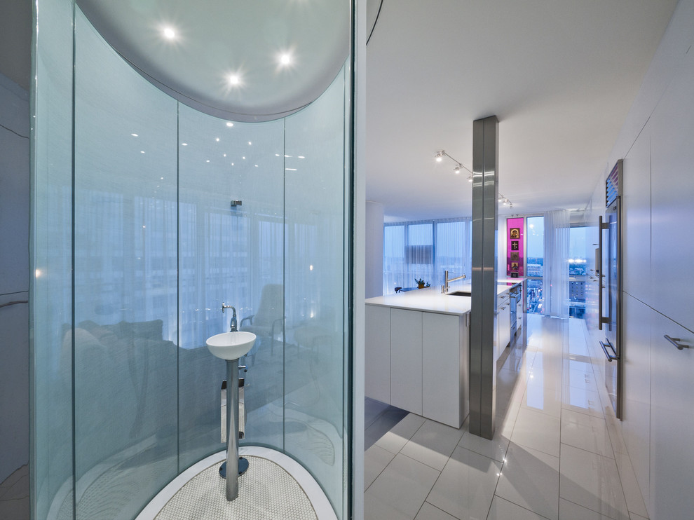 Источник вдохновения для домашнего уюта: ванная комната в стиле модернизм с раковиной с пьедесталом