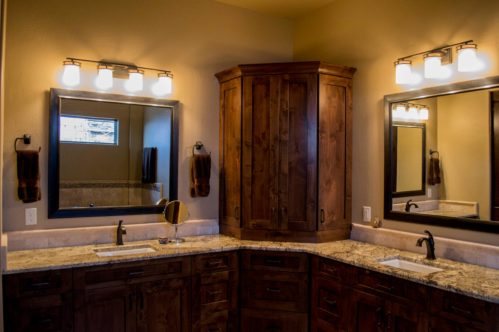 Exemple d'une grande salle de bain principale chic en bois foncé avec un placard à porte shaker, un mur beige, un lavabo encastré, un plan de toilette en granite, un plan de toilette beige, meuble double vasque et meuble-lavabo encastré.