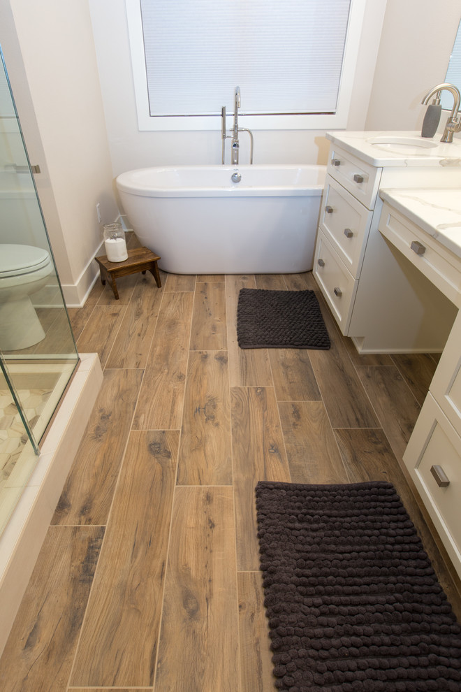 Mid-sized country master beige tile and porcelain tile porcelain tile and brown floor bathroom photo in Other with shaker cabinets, white cabinets, a two-piece toilet, beige walls, an undermount sink and quartz countertops
