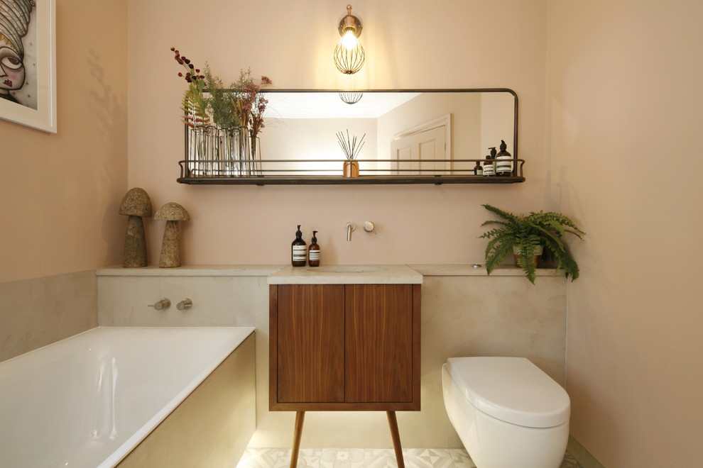 Photo of a small modern bathroom in London.