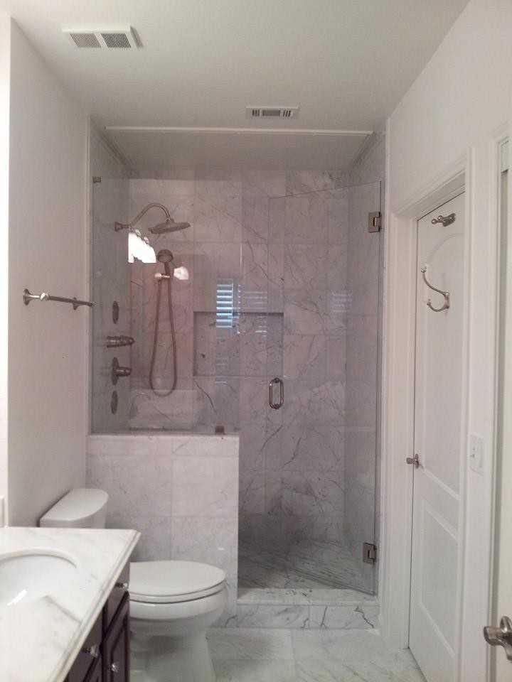 Example of a classic bathroom design in Dallas