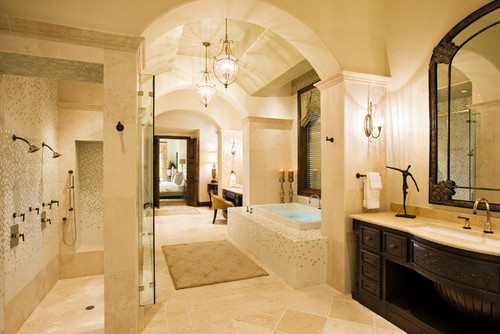 Свежая идея для дизайна: главная ванная комната в классическом стиле с темными деревянными фасадами, накладной ванной и бежевой плиткой - отличное фото интерьера