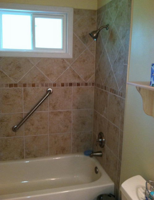 Example of a mid-sized classic kids' beige tile and ceramic tile bathroom design in Chicago with beige walls