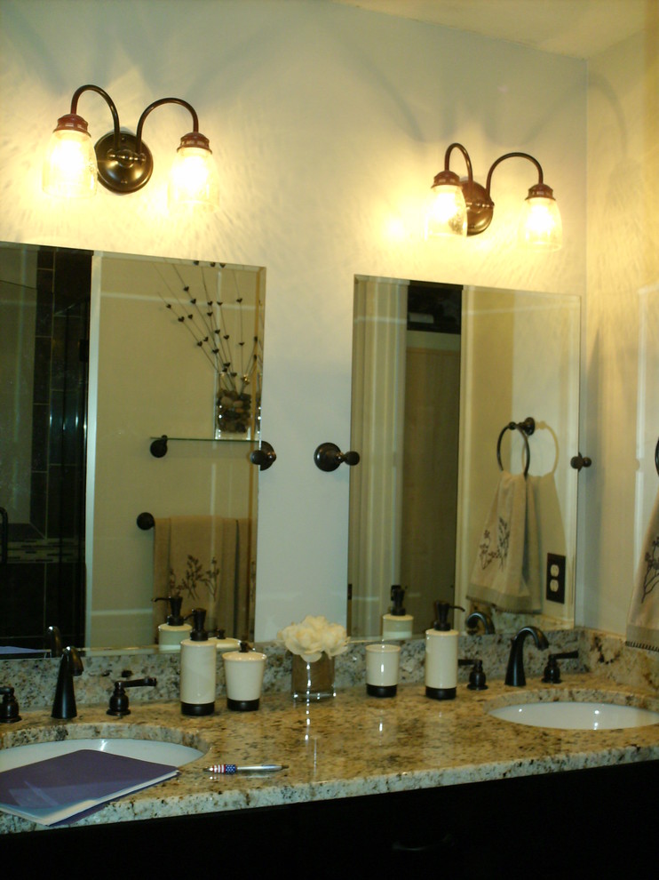 На фото: главная ванная комната среднего размера в классическом стиле с врезной раковиной, фасадами в стиле шейкер, темными деревянными фасадами, столешницей из гранита, душем в нише, коричневой плиткой, керамогранитной плиткой и полом из керамогранита