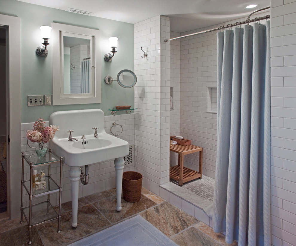 Idéer för vintage badrum, med ett konsol handfat och tunnelbanekakel