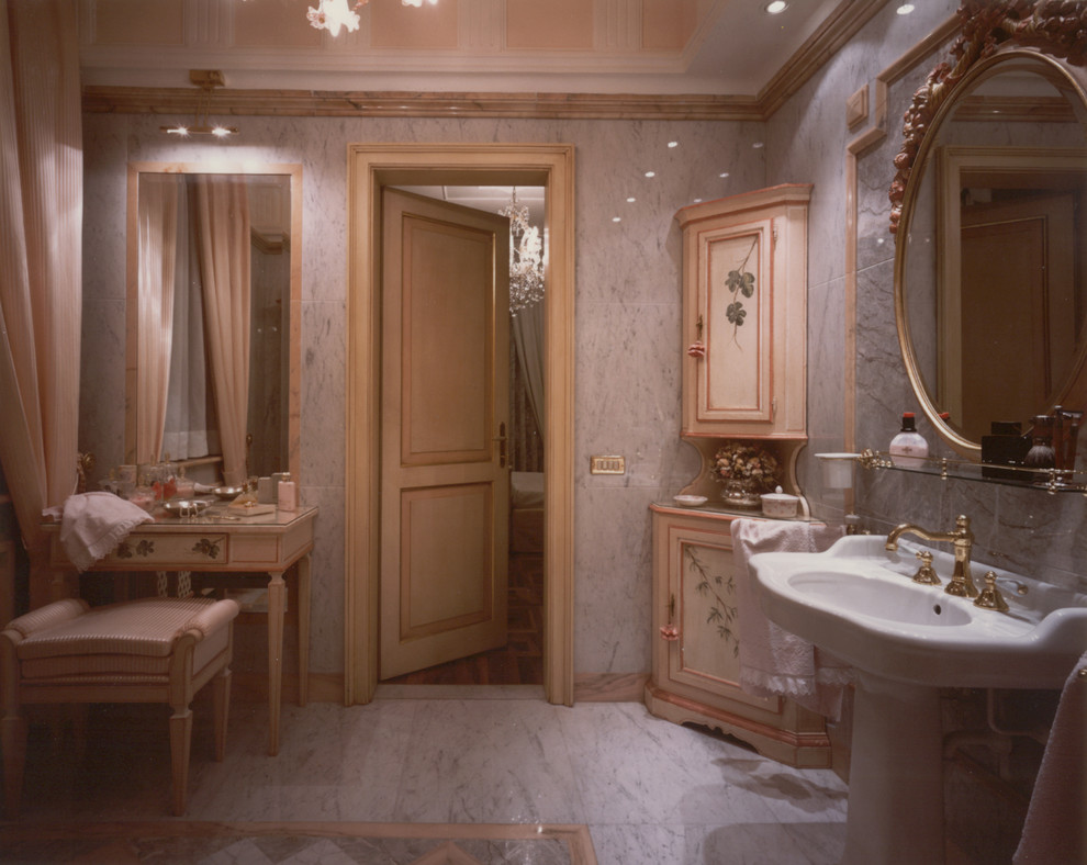 Klassisches Badezimmer in Bologna