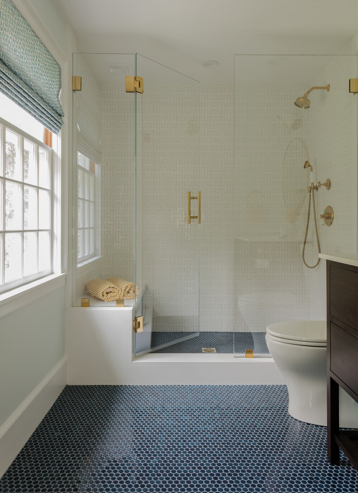 На фото: ванная комната среднего размера в современном стиле с фасадами в стиле шейкер, темными деревянными фасадами, белой плиткой, керамической плиткой, полом из керамической плитки, врезной раковиной, синим полом, душем с распашными дверями, белой столешницей, тумбой под одну раковину и напольной тумбой