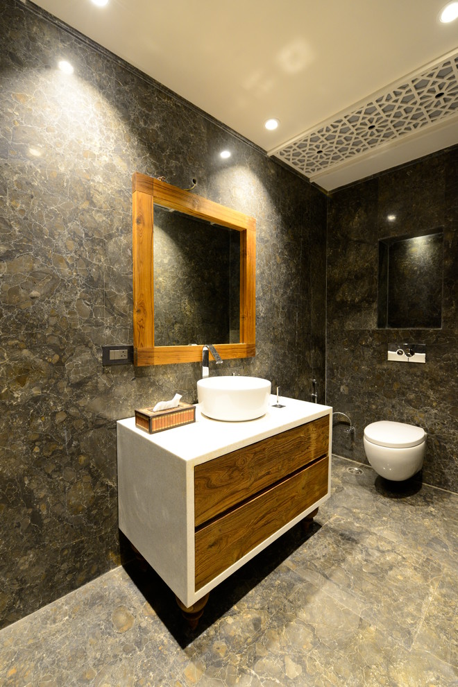 Modernes Badezimmer in Delhi